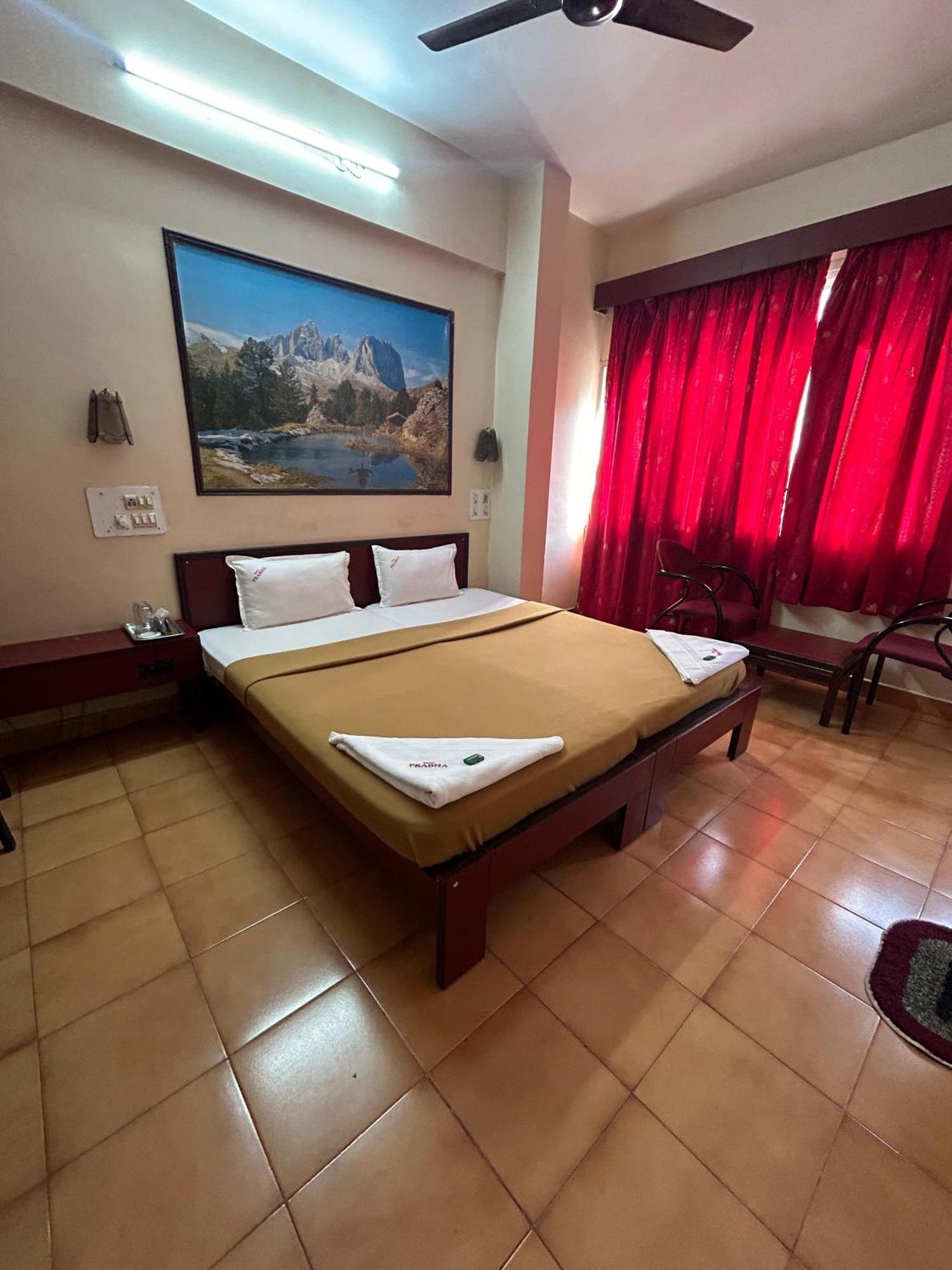 Hotel Prabha Ratnāgiri Esterno foto